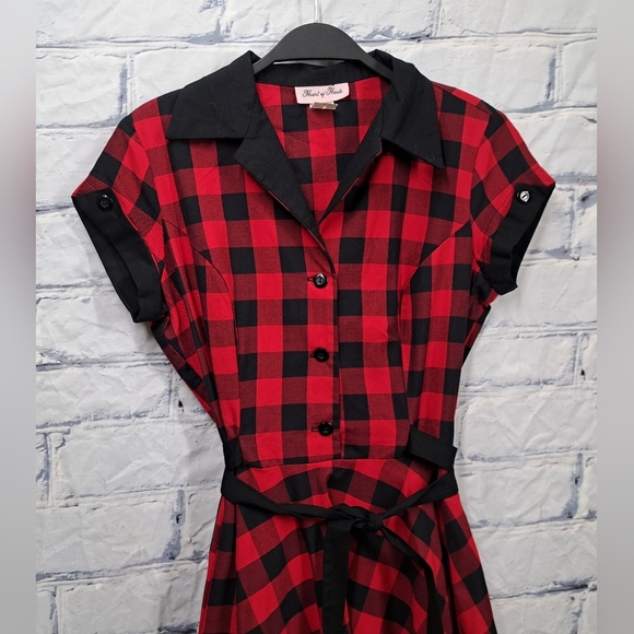 Chic Red and Black Checkered Midi Dress - Picture 2 of 8